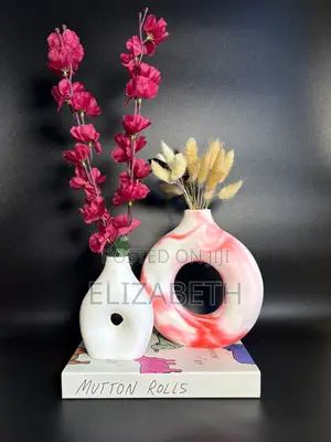 Doughnut Vase Combo With Artificial Flower and Decor Book