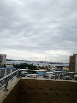 3bdrm Penthouse in Adeola Odeku for rent
