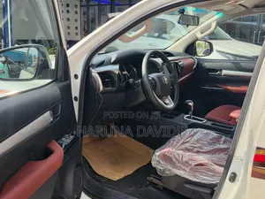 New Toyota Hilux 2025 White