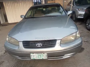 Toyota Camry 2000 Silver