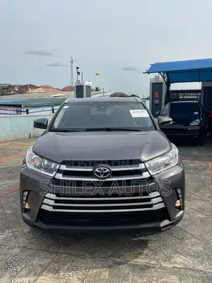 Toyota Highlander XLE 4x4 V6 (3.5L 6cyl 8A) 2018