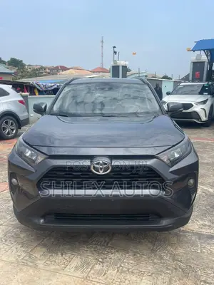 Toyota RAV4 LE AWD 2019