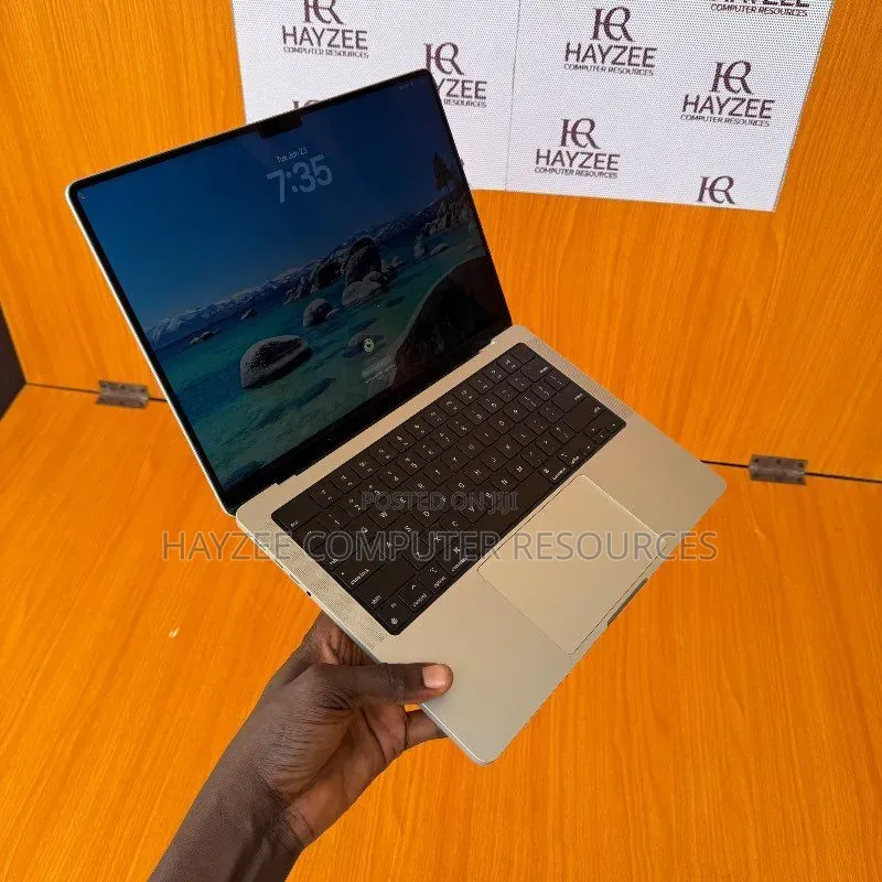 Laptop Apple MacBook Pro 2021 M1 16GB Apple M1 Pro SSD 1T