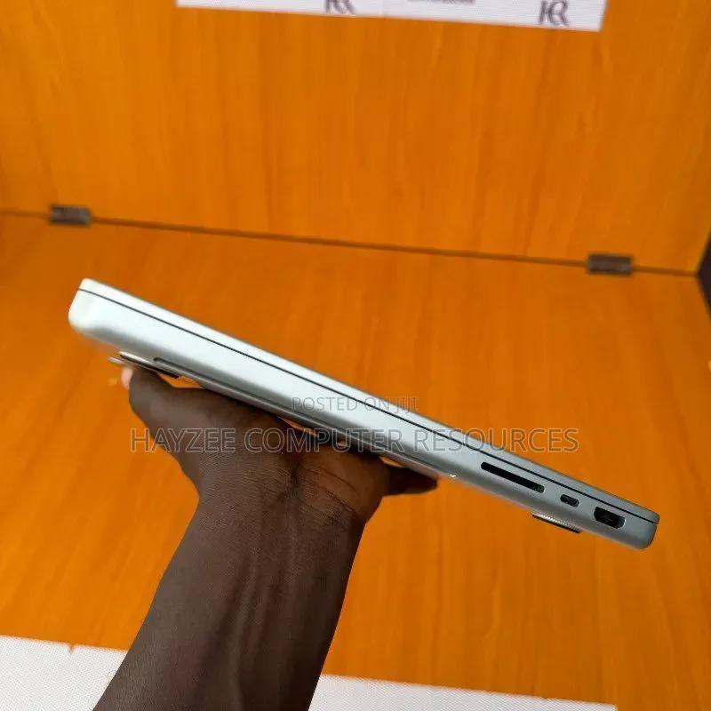 Laptop Apple MacBook Pro 2021 M1 16GB Apple M1 Pro SSD 1T