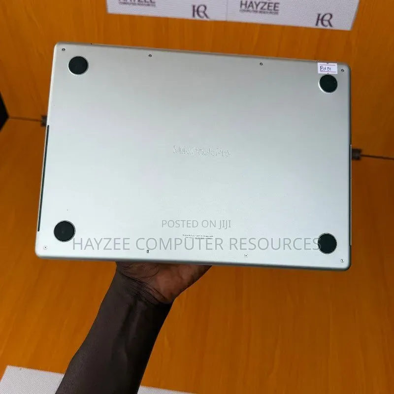 Laptop Apple MacBook Pro 2021 M1 16GB Apple M1 Pro SSD 1T