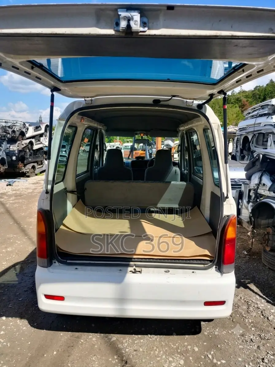 Daihatsu Hijet 2000 White