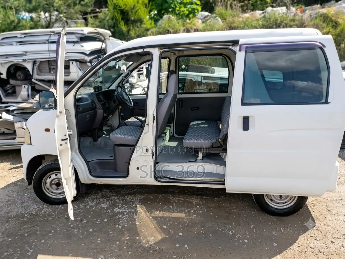 Daihatsu Hijet 2000 White