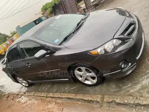 Toyota Corolla LE 4dr Sedan (1.8L 4cyl 4A) 2012 Gray