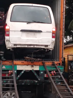 Toyota HiAce 2005 White