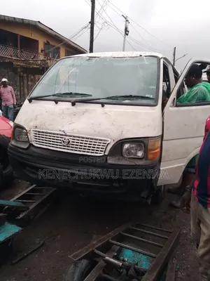Toyota HiAce 2005 White