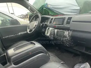 Toyota HiAce 2015 Blue