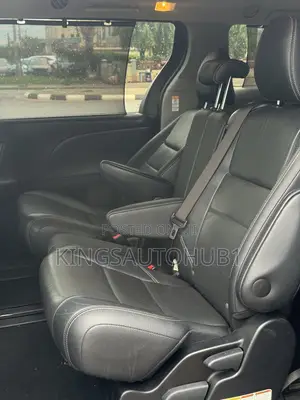 Toyota Sienna SE Premium 8-Passenger 4dr Minivan (3.5L 6cyl 6A) 2015 Gray 