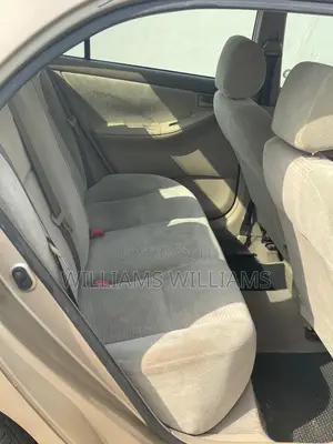 Toyota Corolla CE 2005 Gold