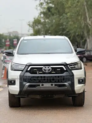 Toyota Hilux 2022 White