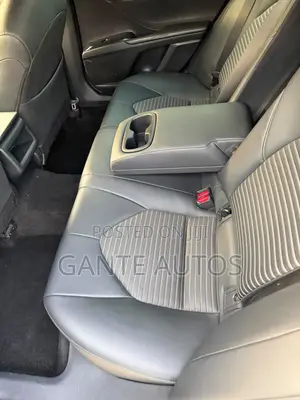 Toyota Camry SE FWD (2.5L 4cyl 8AM) 2018 Black