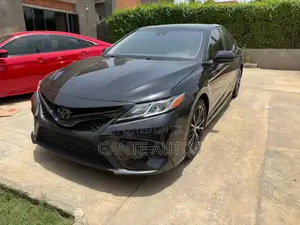 Toyota Camry SE FWD (2.5L 4cyl 8AM) 2018 Black