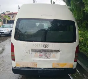Toyota HiAce 2015 White