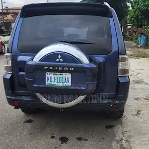 Mitsubishi Pajero 2012 Blue