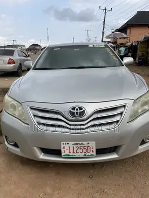 Toyota Camry XLE 4dr Sedan (2.5L 4cyl 6AM) 2010 Silver