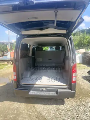 Toyota HiAce 2012 Black