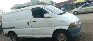 Toyota HiAce 2005 White