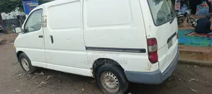 Toyota HiAce 2005 White