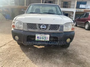 Nissan Pick-Up 2007 White