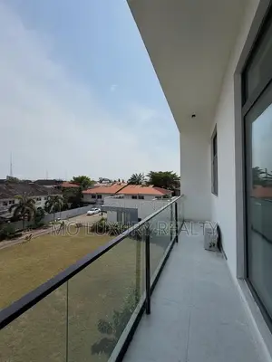 3bdrm Apartment in Lekki Phase 1 for rent