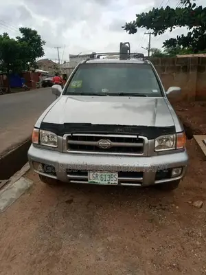 Nissan Pathfinder Automatic 2000 Gray