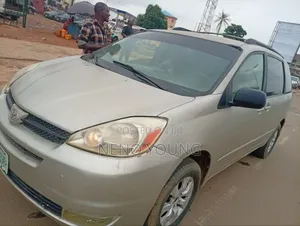 Toyota Sienna 2006 Gold