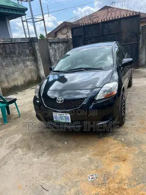 Toyota Yaris Base Sedan 4dr 2011 Black
