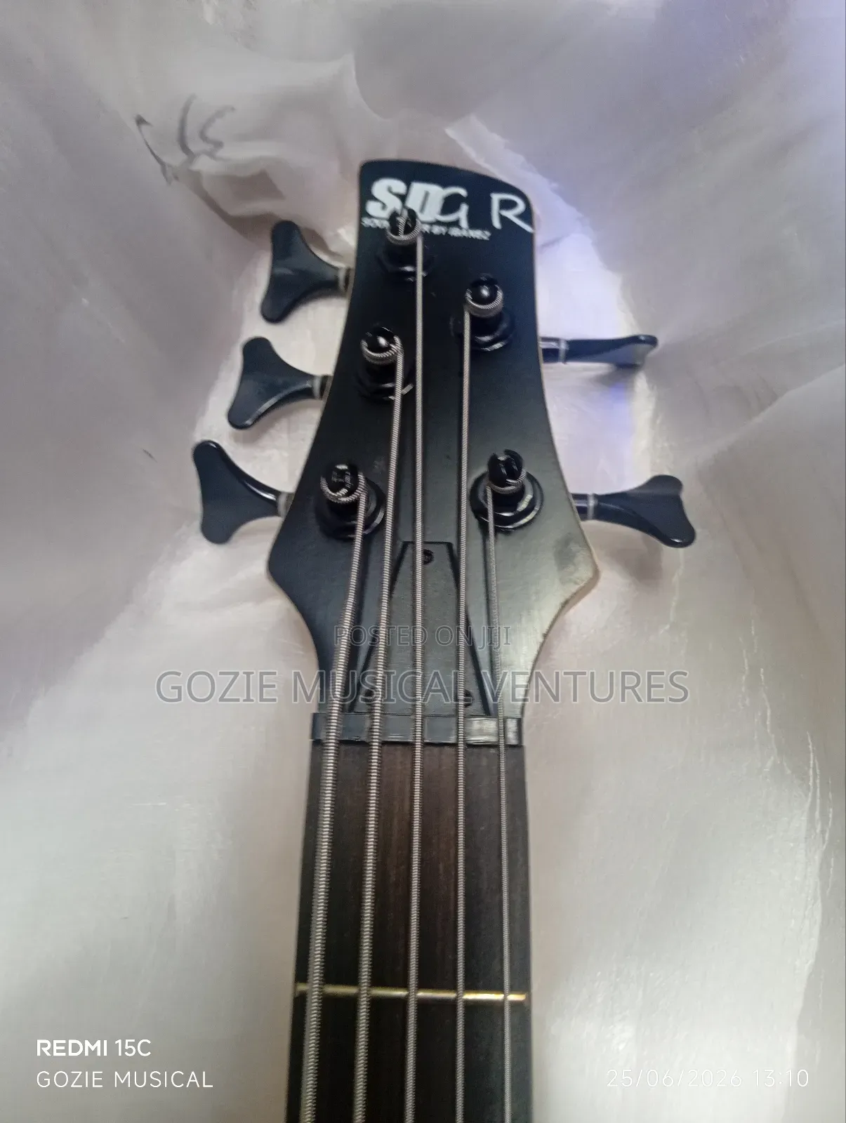 Ibanez Sr305eb Glo 5-Strings Bass Guitar