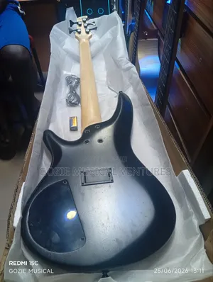 Ibanez Sr305eb Glo 5-Strings Bass Guitar