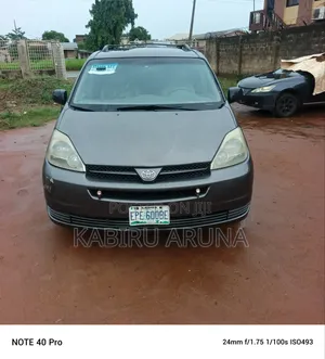 Toyota Sienna 2004 Gray