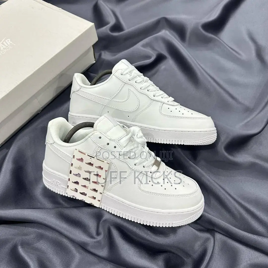 White Nike Airforce 1