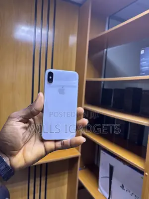 Apple iPhone X 64 GB White