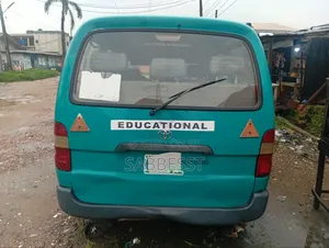 Toyota HiAce 2002 Blue