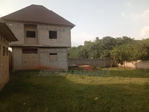 Land/2 Bedrooms Duplex for Sale
