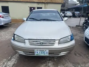 Toyota Camry Automatic 1999 Gold