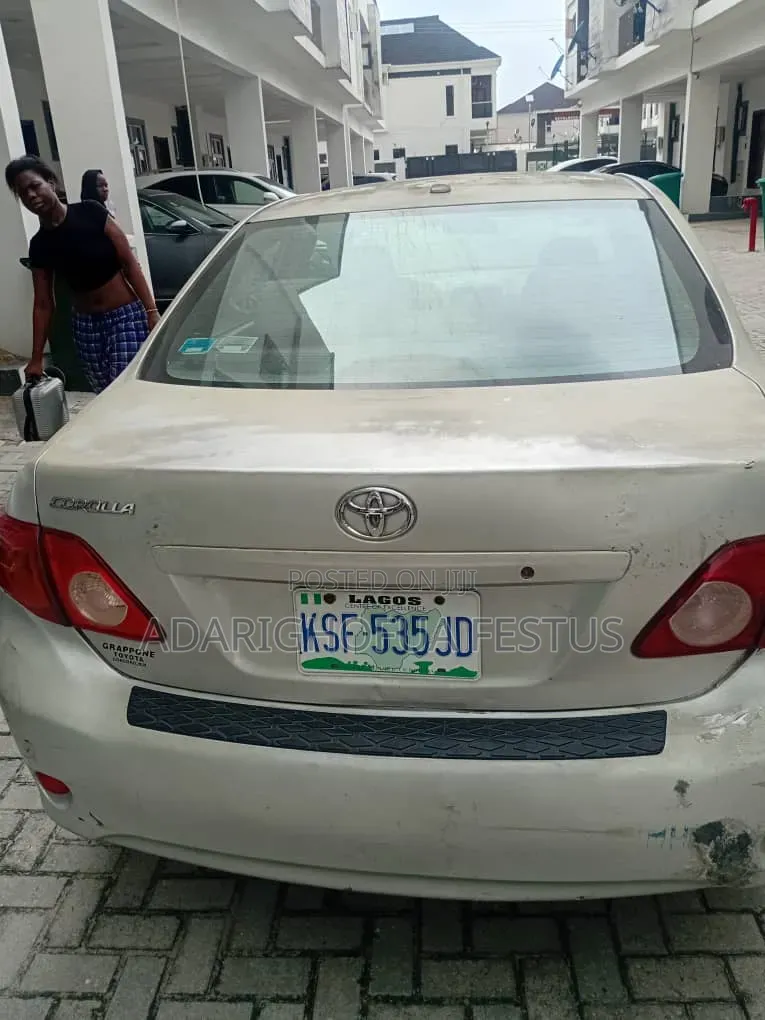 Toyota Corolla 2010 Silver