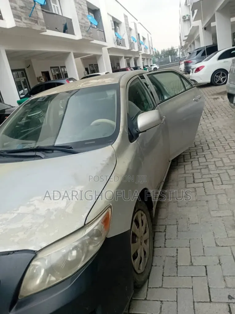 Toyota Corolla 2010 Silver