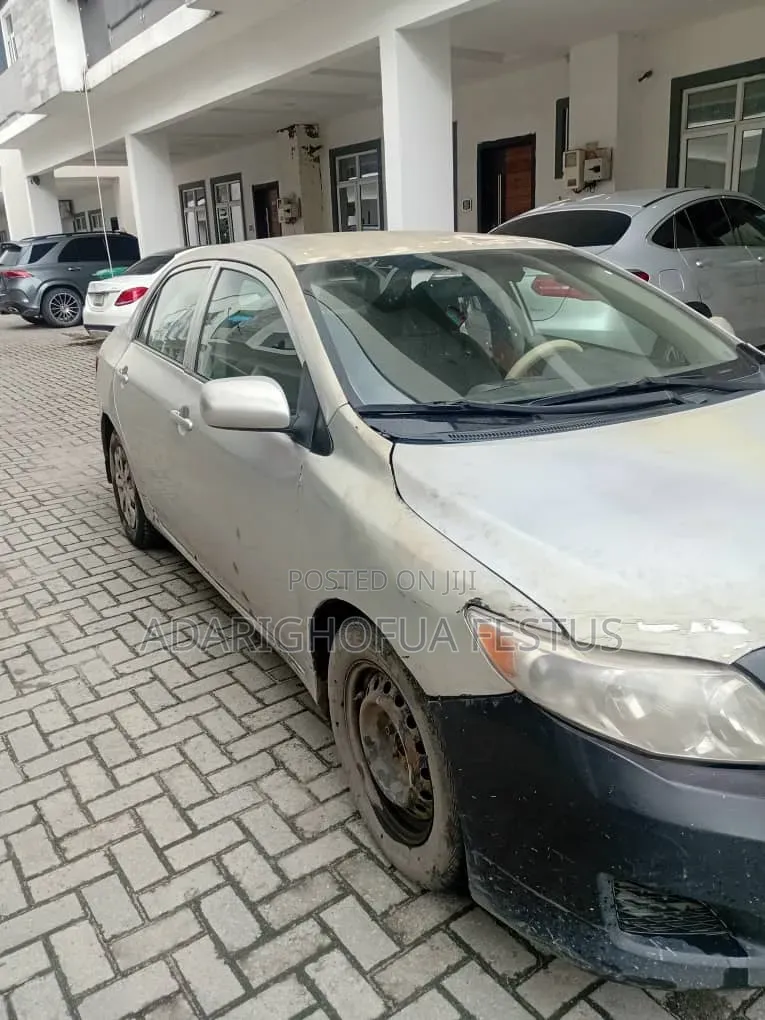 Toyota Corolla 2010 Silver
