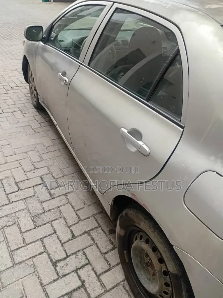 Toyota Corolla 2010 Silver