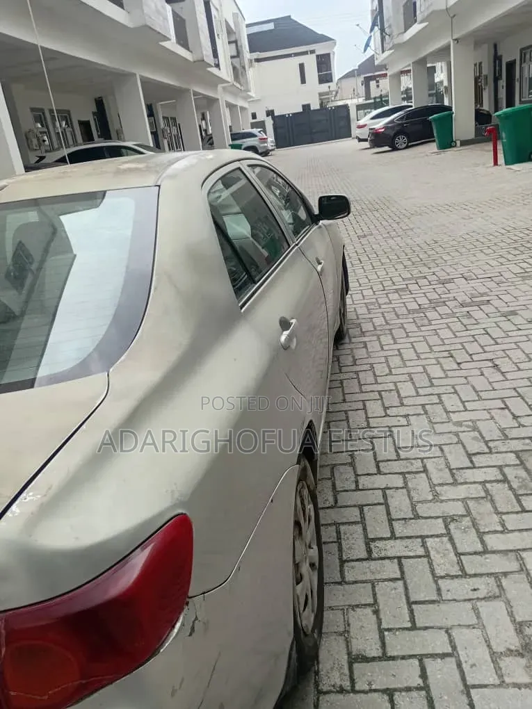 Toyota Corolla 2010 Silver