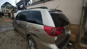 Toyota Sienna 2006 Brown