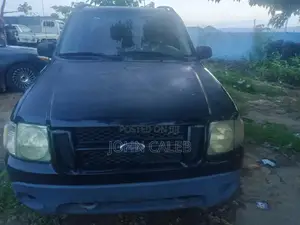 Ford Sport Trac 2001 Black
