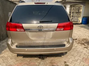 Toyota Sienna 2005 Gold