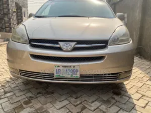 Toyota Sienna 2005 Gold