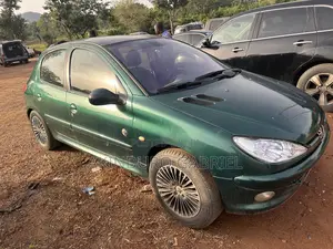 Peugeot 206 2010 Green