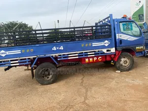 Mitsubishi Canter 2010 Blue